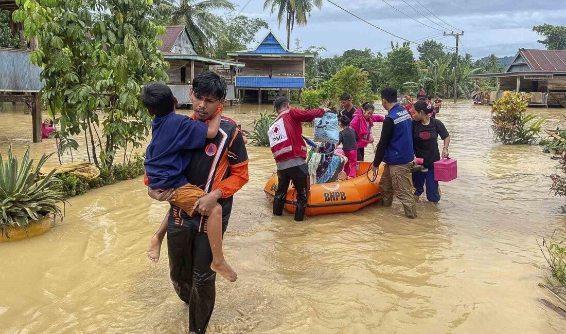 Endonezya’nın Güney Sulawesi bölgesinde meydana gelen sel ve heyelan sonucu