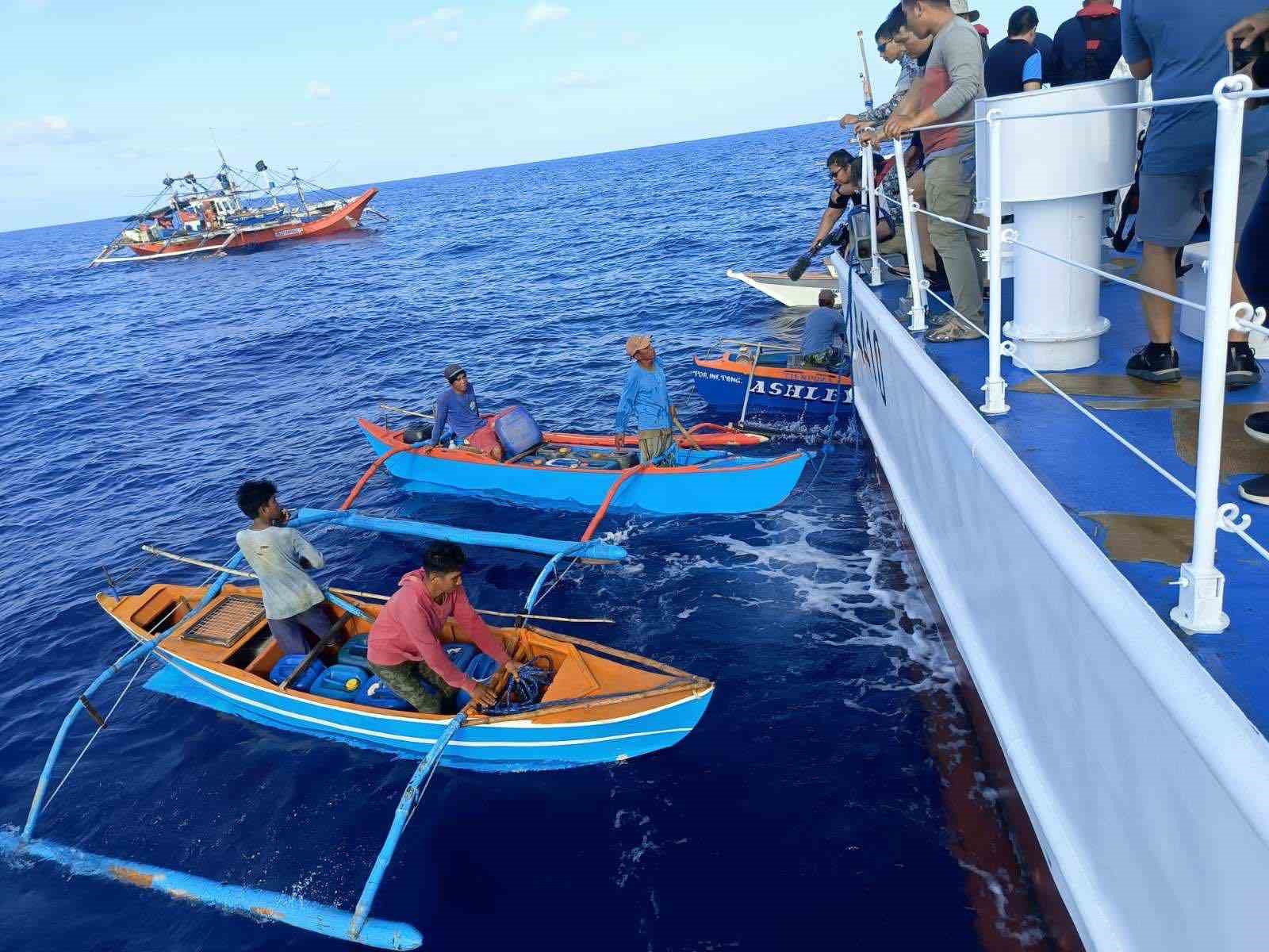 Filipinler, Çin sahil güvenliğinin Güney Çin Denizi’nde Filipinler gemilerine tazyikli