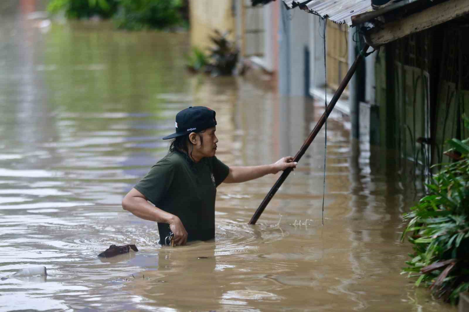 Filipinler’de etkili olan Aghon Tayfunu nedeniyle hayatını kaybedenlerin sayısı 7’ye