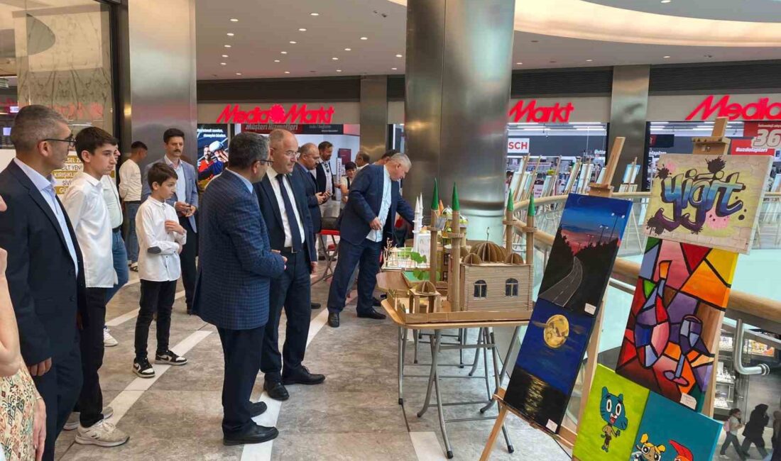 GENÇ RESSAMLAR RESİM SERGİSİ AÇILDI