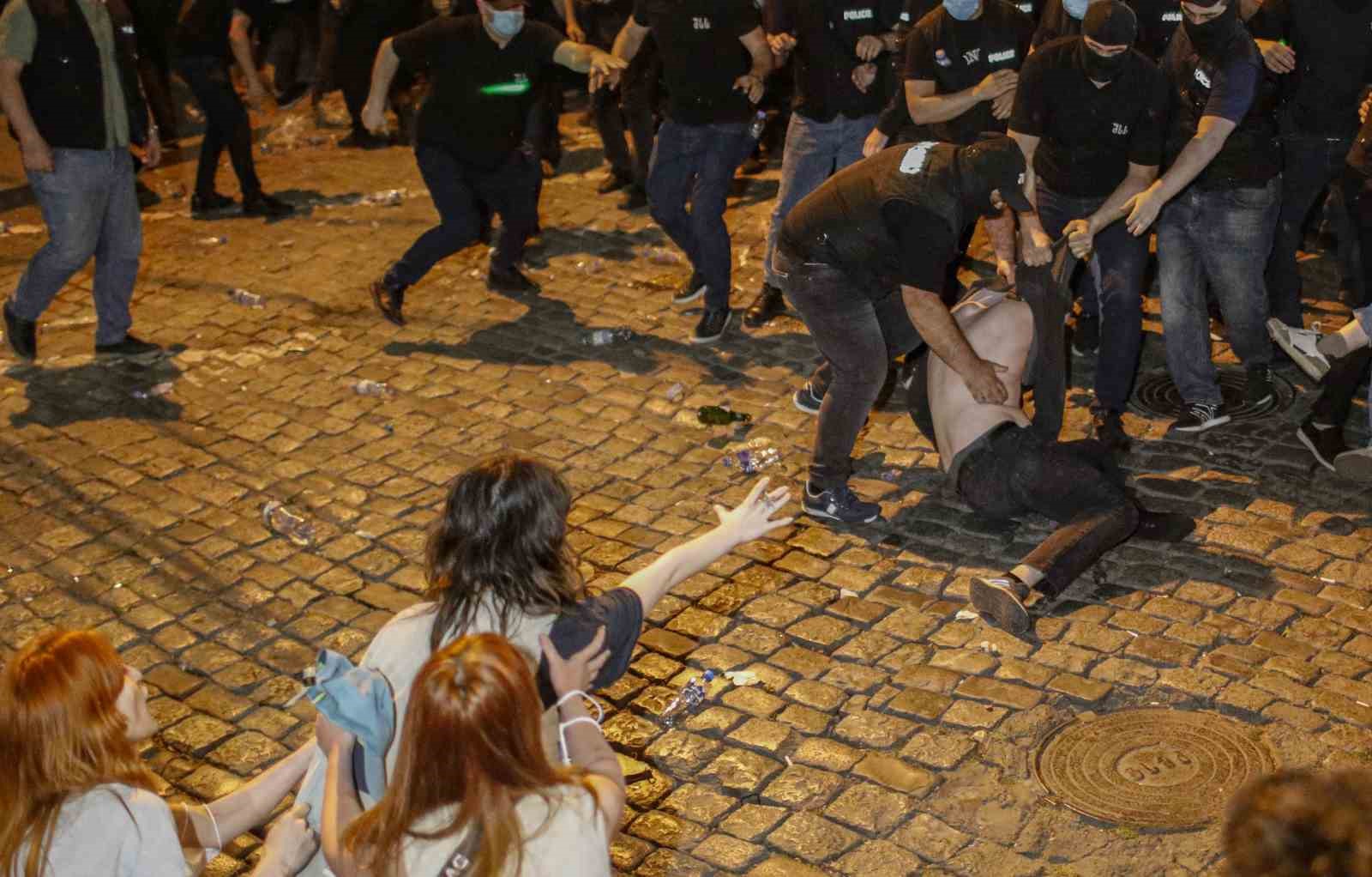 Gürcistan’da “Yabancı Etkinin Şeffaflığı” yasa tasarısına karşı devam eden gösterilerde