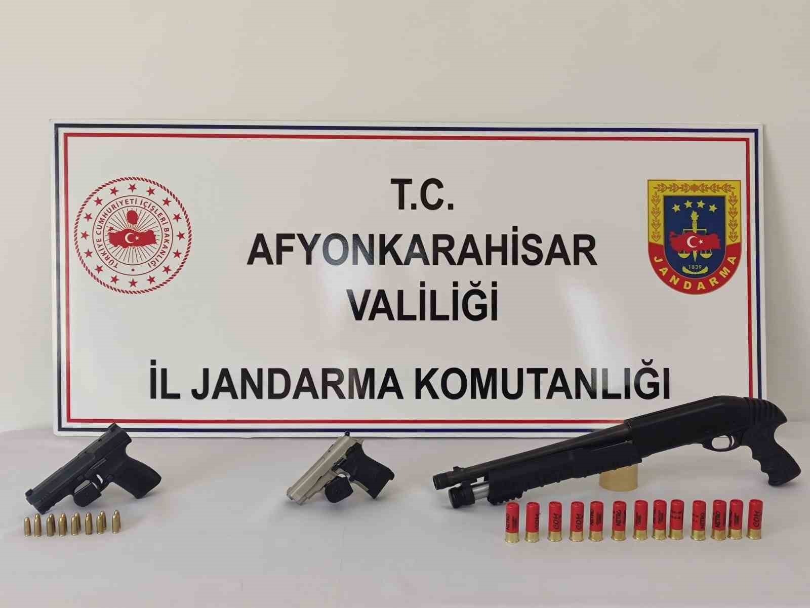 İL JANDARMA KOMUTANLIĞI EKİPLERİ HAVAYA ATEŞ EDEREK GENEL GÜVENLİĞİ TEHLİKEYE