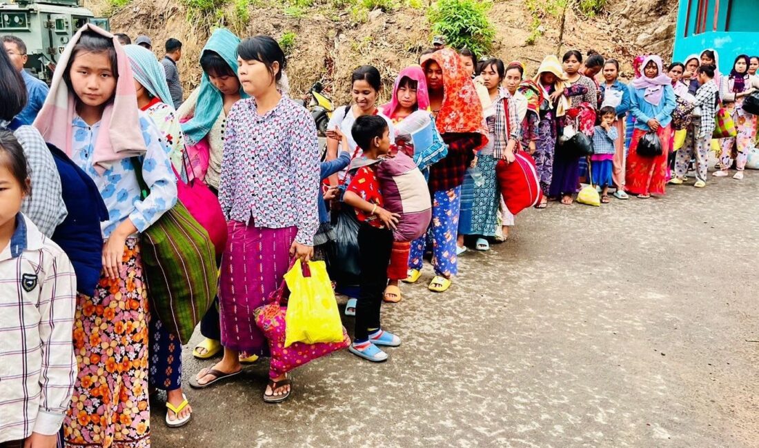 Hindistan, Myanmar Cuntası ile darbe karşıtları arasında çıkan çatışmalardan kaçarak