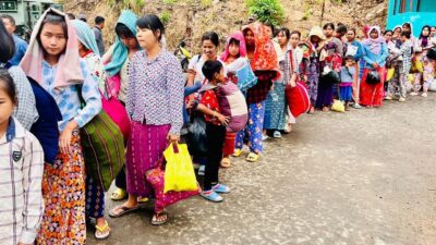 Hindistan, Myanmar Cuntası ile darbe karşıtları arasında çıkan çatışmalardan kaçarak