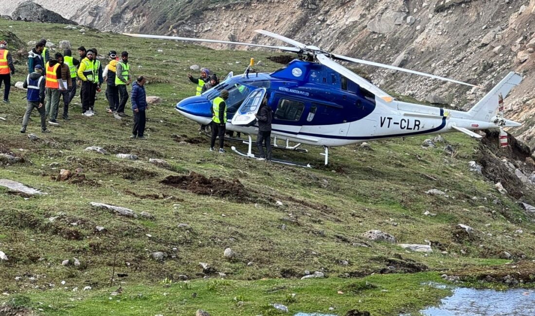 HİNDİSTAN'IN UTTARAKHAND EYALETİNDE İNİŞE GEÇEN BİR HELİKOPTER, KONTROLÜNÜ KAYBEDEREK BİR