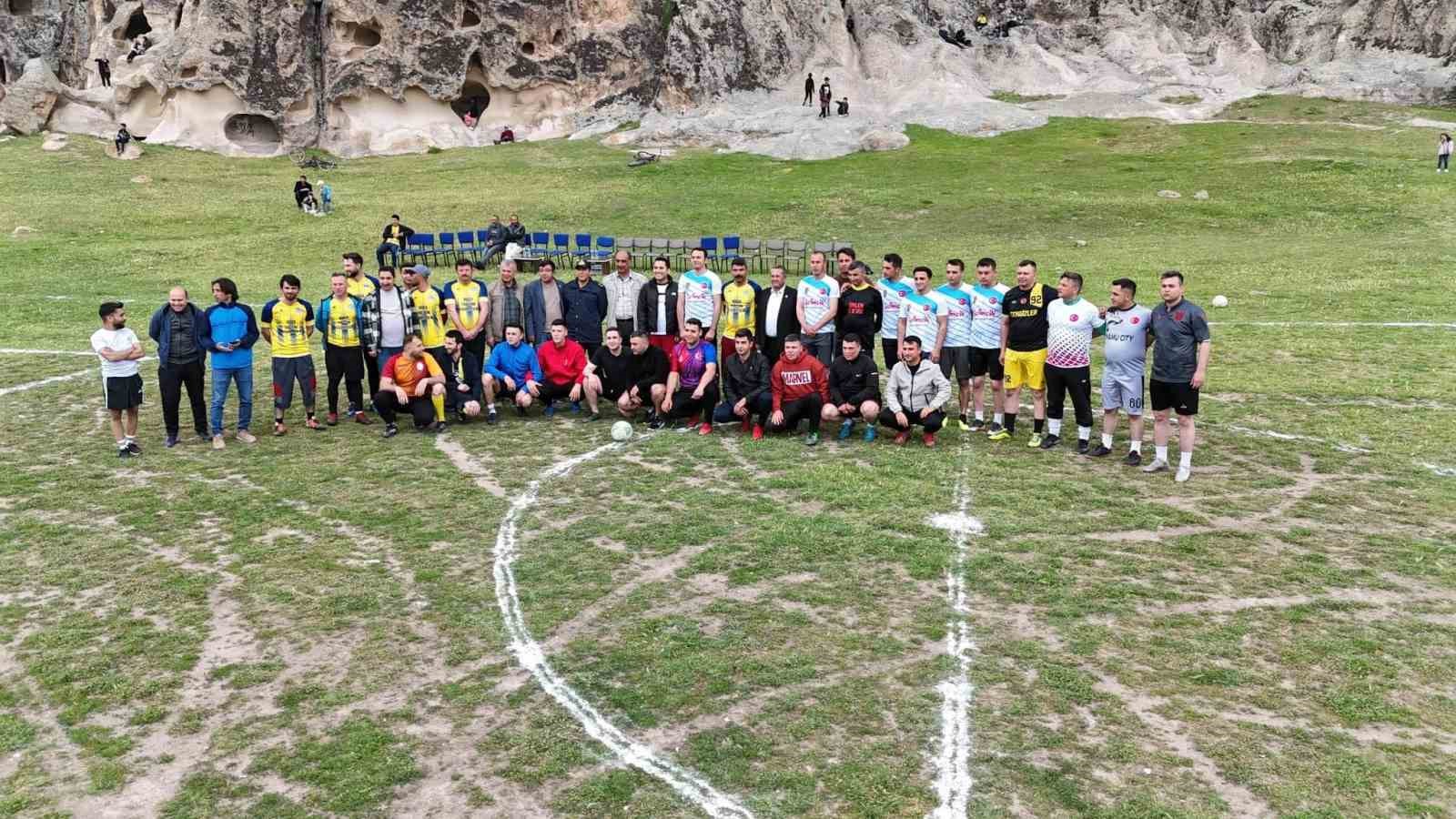 Afyonkarahisar’ın İhsaniye ilçesinde Frigya 1. Geleneksel Futbol Turnuvası coşkuyla gerçekleştirildi.