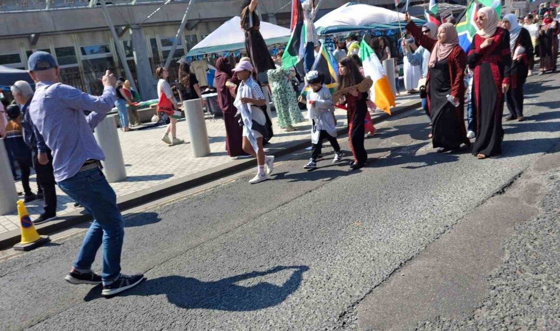 İskoçya’nın başkenti Edinburgh’ta Filistin’e destek için toplanan yaklaşık 10 bin