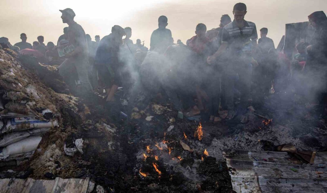 İsrail’in Gazze Şeridi’nin güneyindeki Refah kentinde bulunan çadır kampa dün