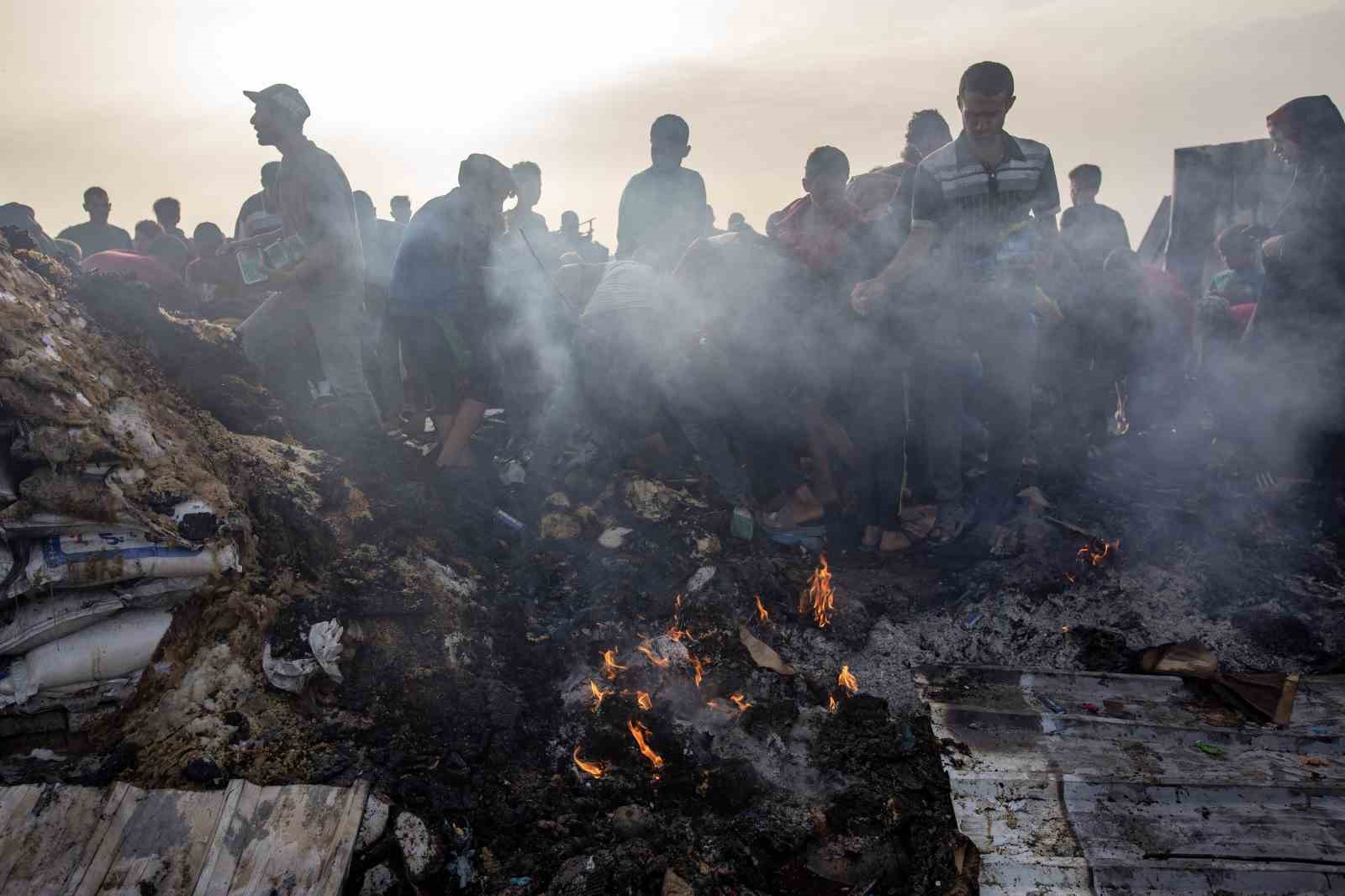 İsrail’in Gazze Şeridi’nin güneyindeki Refah kentinde bulunan çadır kampa dün