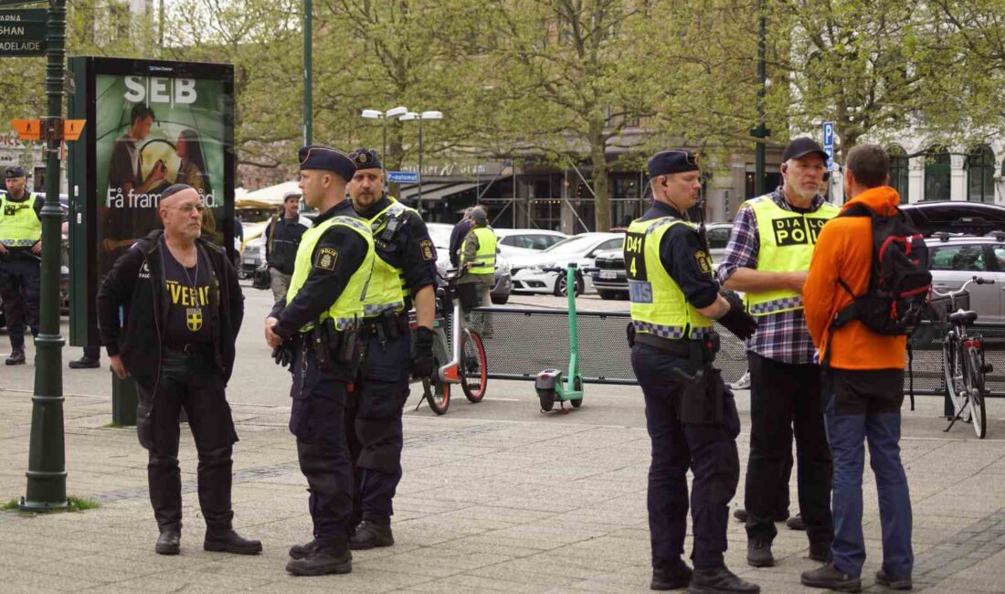 İSVEÇ’TE BİNLERCE KİŞİ İSRAİL’İN EUROVİSİON’DA YARIŞMASINI PROTESTO ETTİ