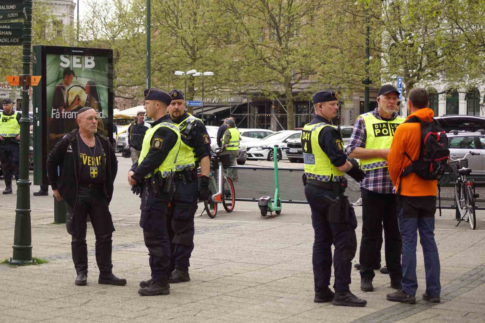 İSVEÇ’TE BİNLERCE KİŞİ İSRAİL’İN EUROVİSİON’DA YARIŞMASINI PROTESTO ETTİ