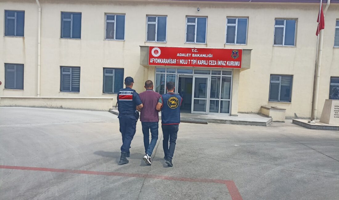 Afyonkarahisar’da jandarma ekipleri kasten öldürme ve silahla tehdit suçlarından 17