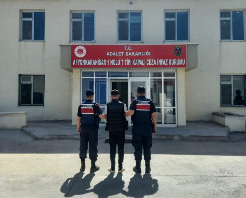 Afyonkarahisar İl Jandarma Komutanlığınca, aranan şahısların tespiti ve yakalanmasına yönelik