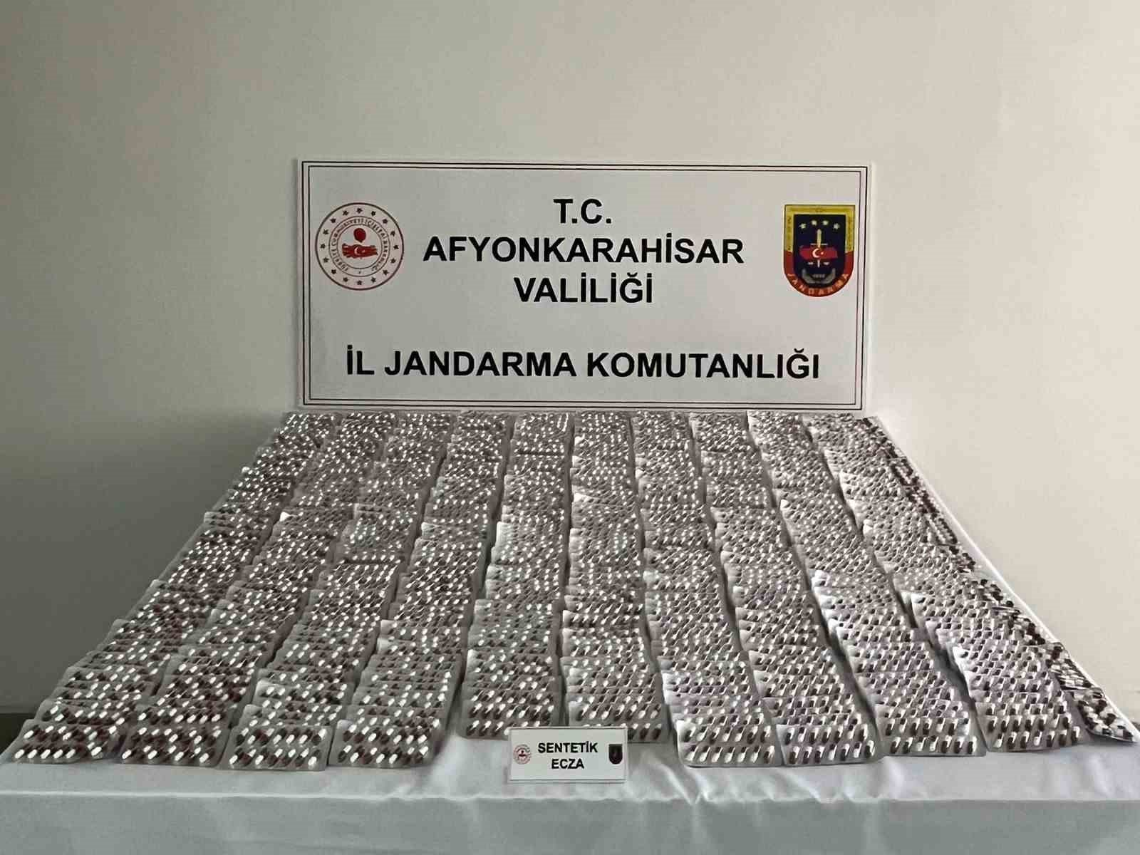 Afyonkarahisar’da jandarma ve polis tarafından yapılan ortak operasyonda zehir tacirleri