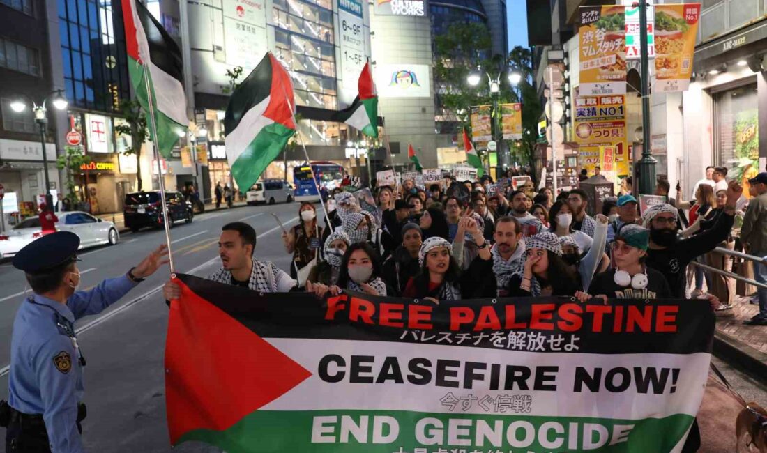 JAPONYA’NIN BAŞKENTİ TOKYO'DA FİLİSTİN’E DESTEK İÇİN İNTİFADA YÜRÜYÜŞÜ’NE KATILAN YÜZLERCE