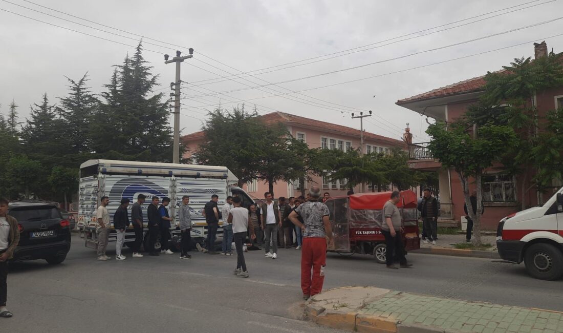 Afyonkarahisar’da kamyonetin çarptığı motosikletin sürücüsü ağır yaralandı. Kaza, Bolvadin ilçe