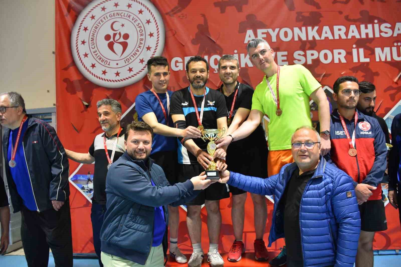 Afyonkarahisar’da, Çiğiltepe Spor Salonu’nda 12 takımdan 45 sporcunun katılımıyla düzenlenen