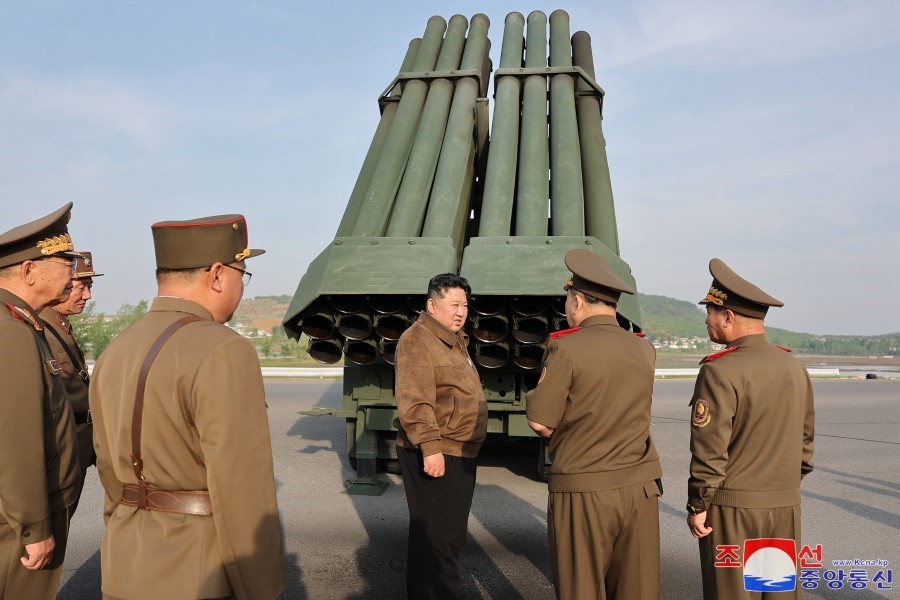 KUZEY KORE, ÜLKE LİDERİ KİM JONG-UN’UN YÖNETTİĞİ 240 MM'LİK ÇOKLU