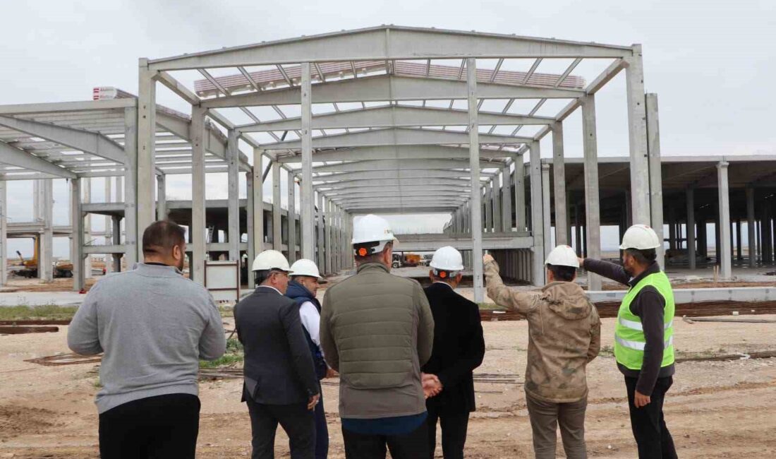 Afyonkarahisar Emirdağ Kaymakamı Osman Bilici, ilçeye kurulacak olan lastik fabrikası