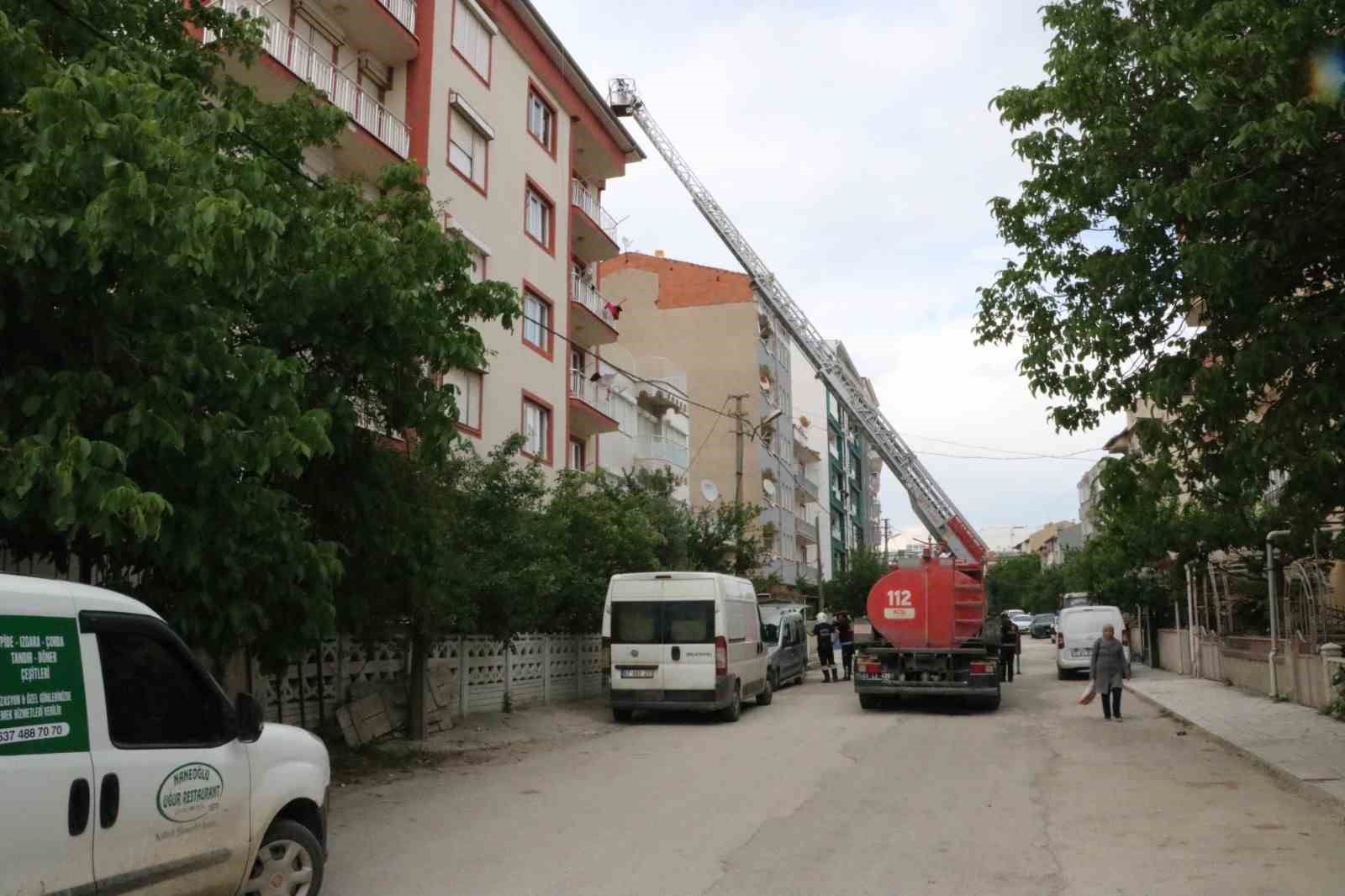 Afyonkarahisar’daki bir lokantanın bacasında çıkan yangın kısa süreli paniğe neden