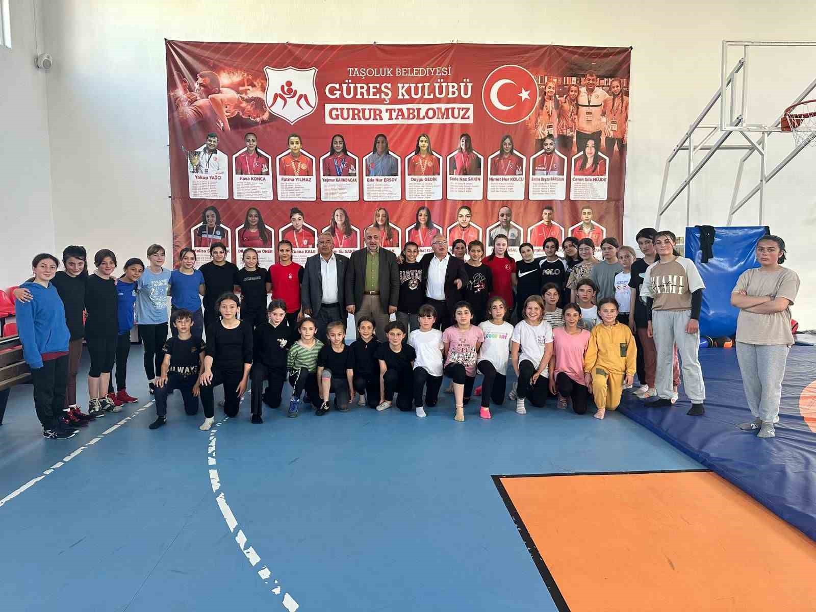 Afyonkarahisar Gençlik ve Spor İl Müdürü İsmail Hakkı Kasapoğlu ve