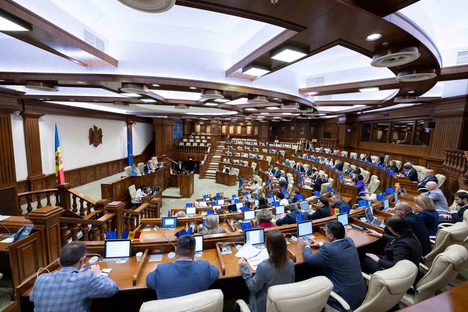 Moldova Parlamentosu, cumhurbaşkanlığı seçimleri ile Avrupa Birliği’ne (AB) katılım referandumunun