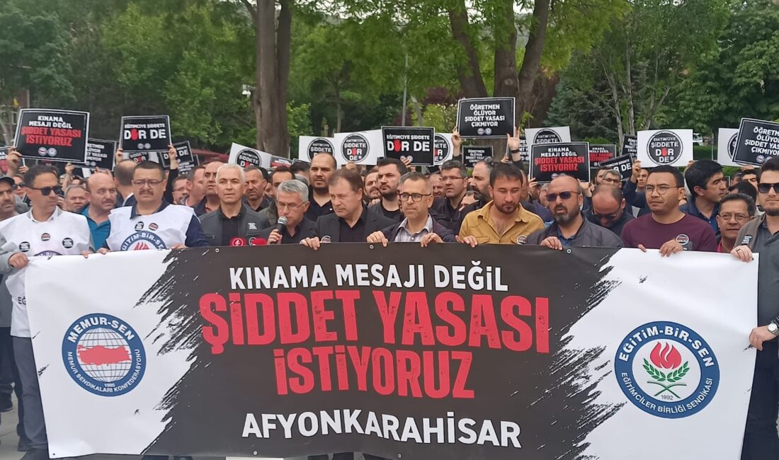 Afyonkarahisar’da eğitim çalışanları, eğitim çalışanlarına yönelik meydana gelen şiddet olaylarını