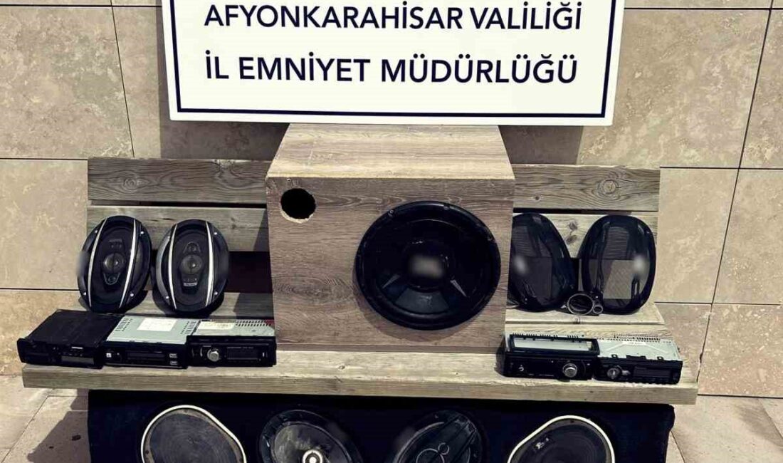 Afyonkarahisar’da otomobil ve kamyonlardan teyp ile hoparlör ve takograf çalan