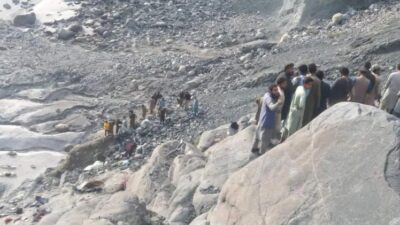 Pakistan’ın Gilgit Baltistan bölgesinde yolcu otobüsünün vadiye yuvarlanması sonucu 20