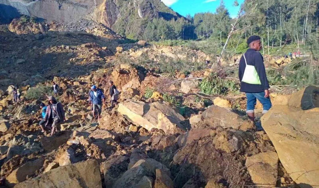 Papua Yeni Gine basını ülkede meydana gelen toprak kaymasında en