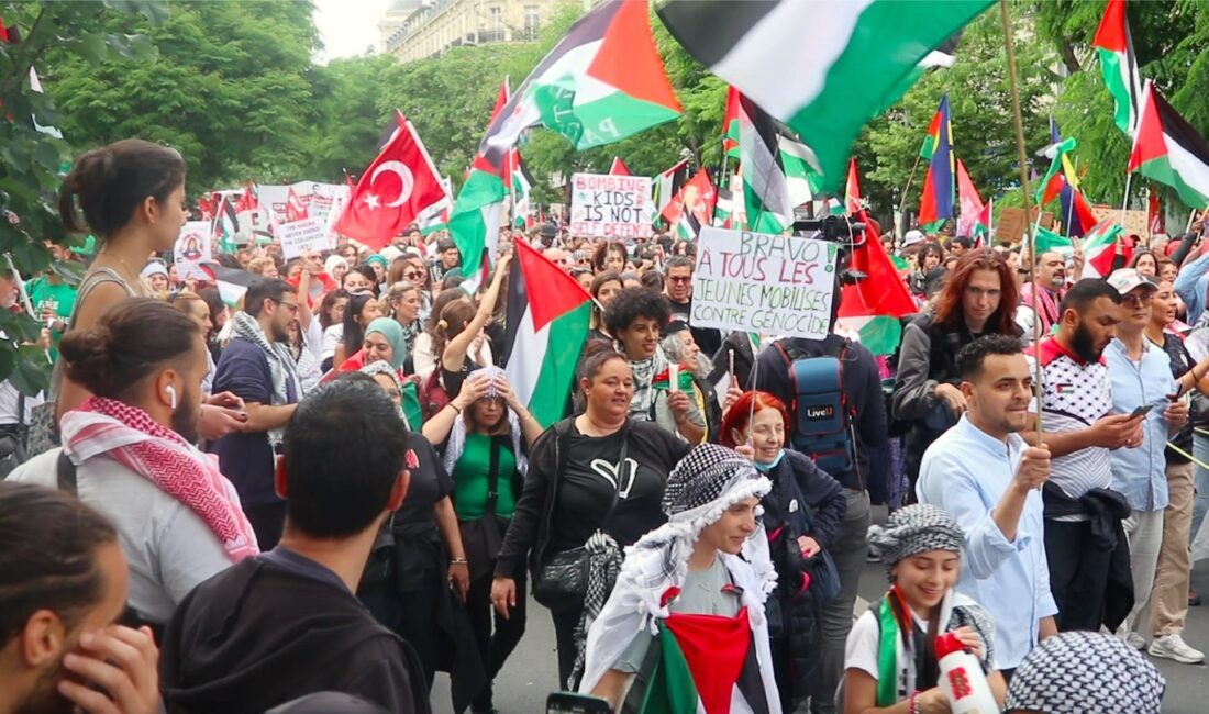 Fransa’nın başkenti Paris’te binlerce Filistin destekçisi sık sık Gazze Şeridi’nde