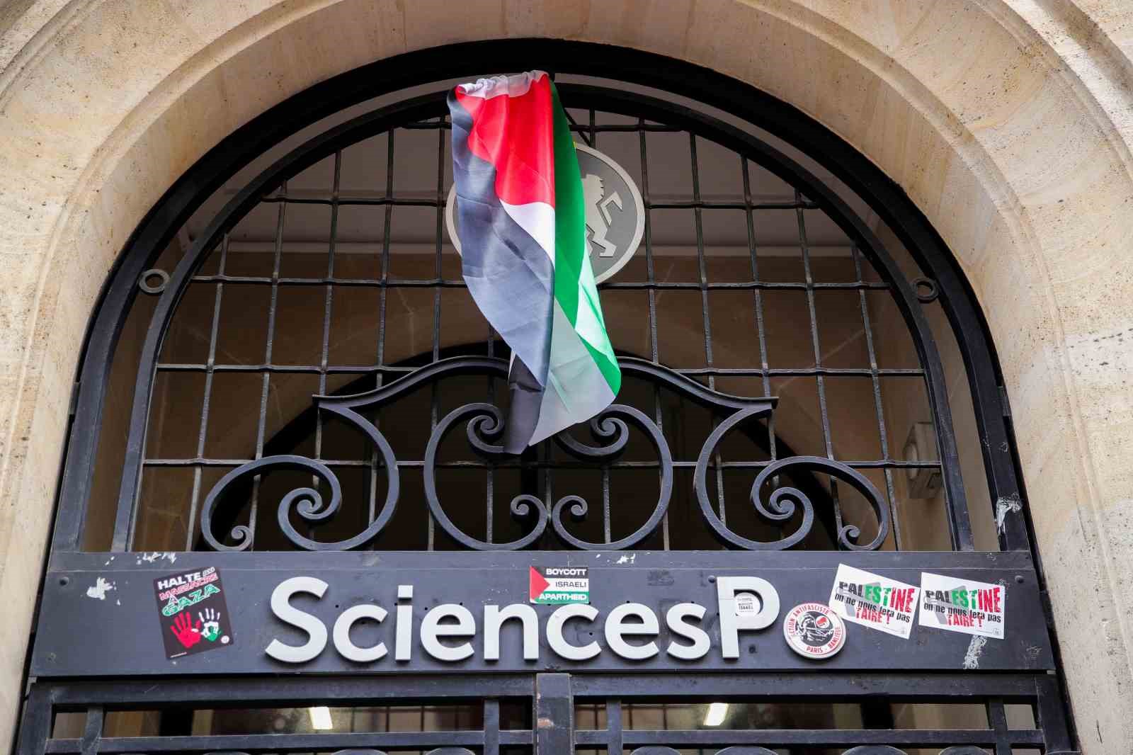 Fransa’nın başkenti Paris’teki Siyasal Bilimler Enstitüsü’nde Gazze’ye destek eylemleri nedeniyle