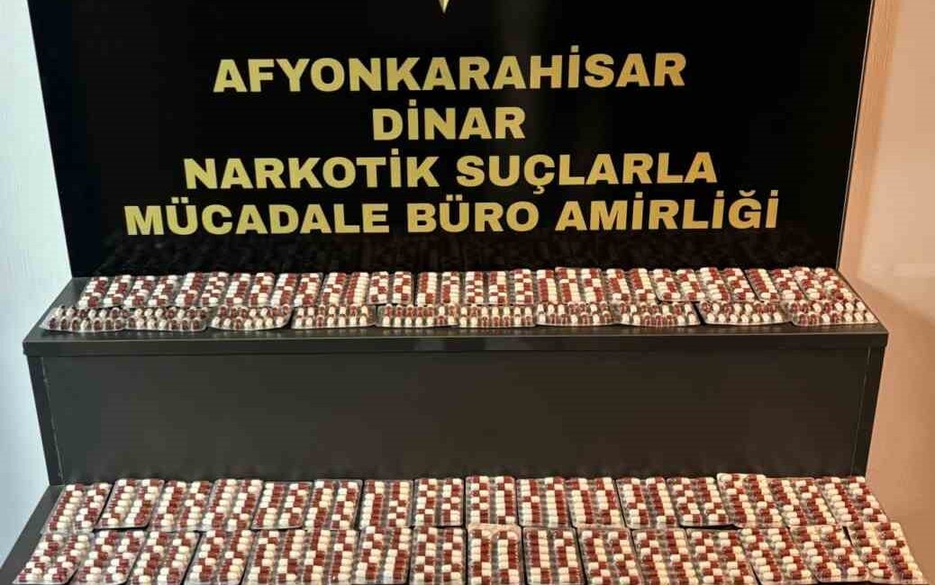 Afyonkarahisar’ın Dinar ilçesinde polis tarafından durdurulan bir araçta yapılan aramada