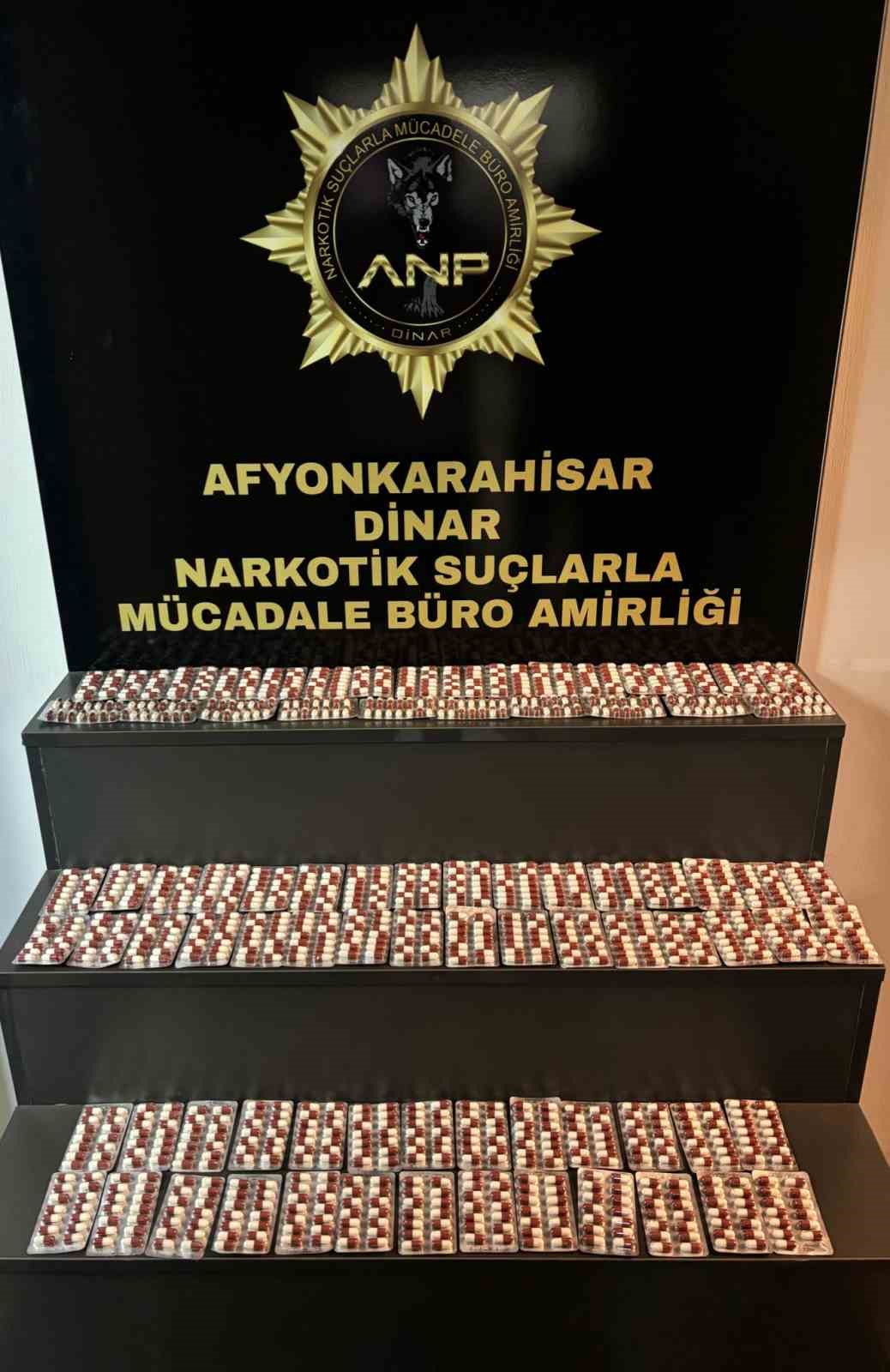 Afyonkarahisar’ın Dinar ilçesinde polis tarafından durdurulan bir araçta yapılan aramada