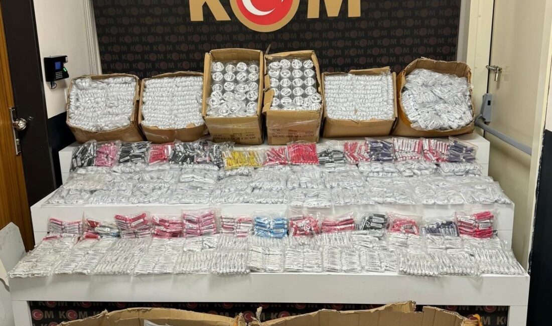 Afyonkarahisar’da şüphe üzerine durdurulan bir araçta 13 bin 680 adet
