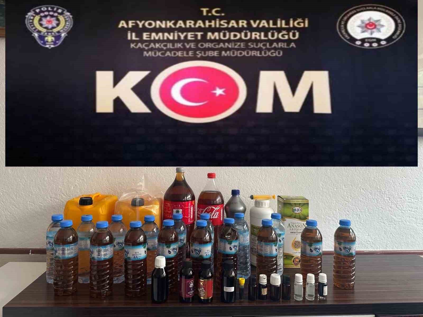 AFYONKARAHİSAR’DA BİR EVE BASKIN DÜZENLEYEN POLİS 21 LİTRE KAÇAK ALKOL