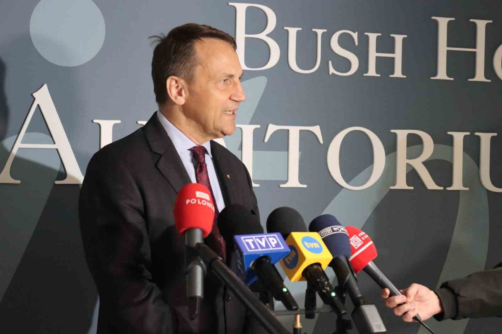 Polonya Dışişleri Bakanı Radoslaw Sikorski, Rusya’nın emperyal hırslarını yenmek için