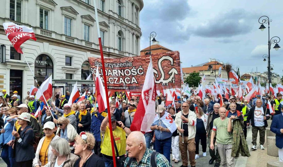 POLONYA’DA 35 BİN KİŞİLİK ÇİFTÇİ PROTESTOSU