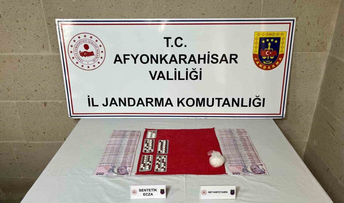 Eskişehir’den temin ettikleri uyuşturucuları satmak için Afyonkarahisar’a getiren 2 şahıs