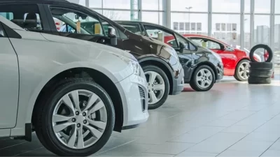 Sıfır araçların kusurlu çıkması son günlerde sık sık yaşanıyor. Bayiden