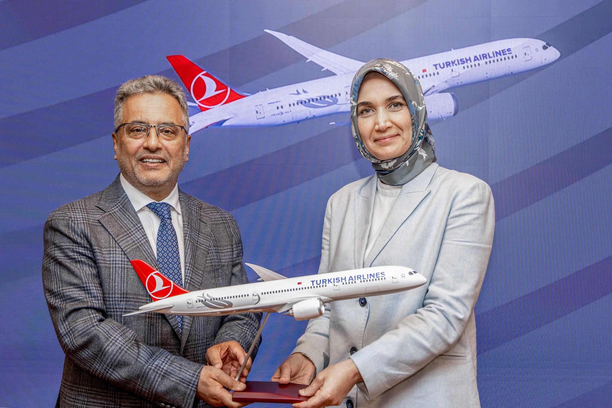 Afyonkarahisar Valisi Doç.Dr. Kübra Güran Yiğitbaşı, Türk Hava Yolları Genel