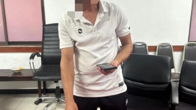 Tayland’da motosikletini yanlış yere park eden bir Türk, polisin tekere