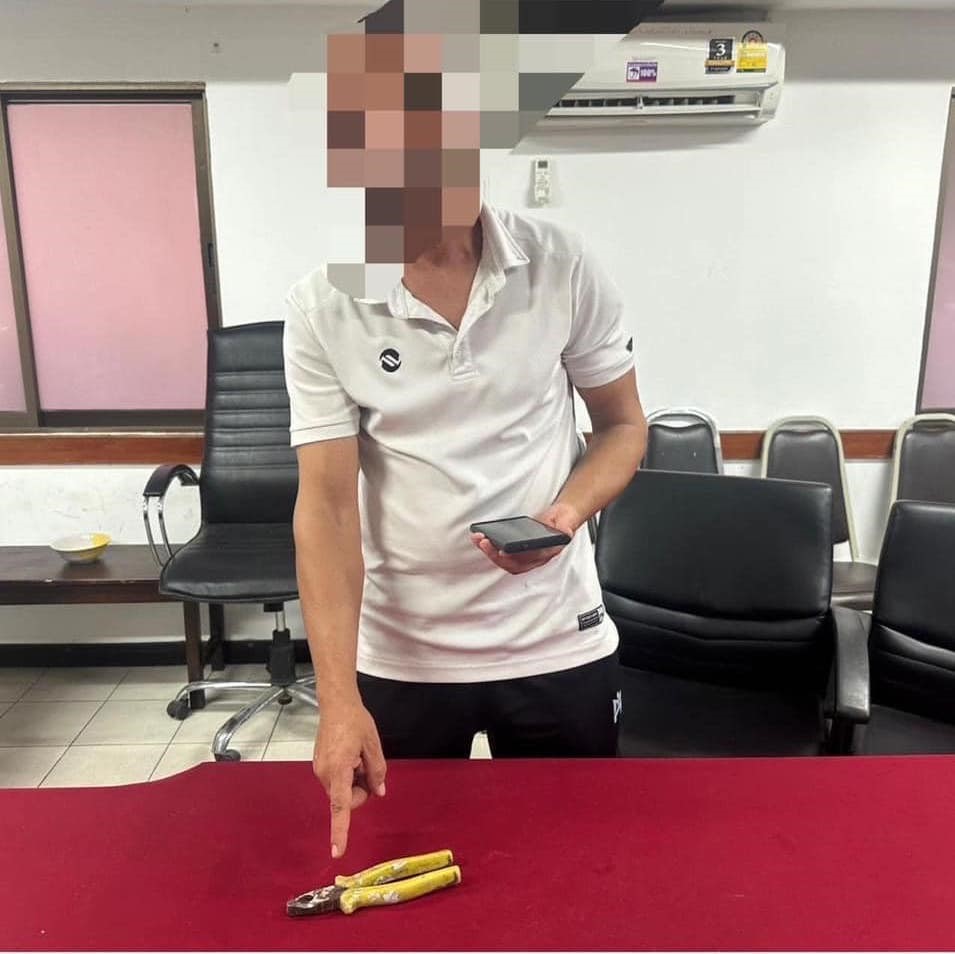 Tayland’da motosikletini yanlış yere park eden bir Türk, polisin tekere