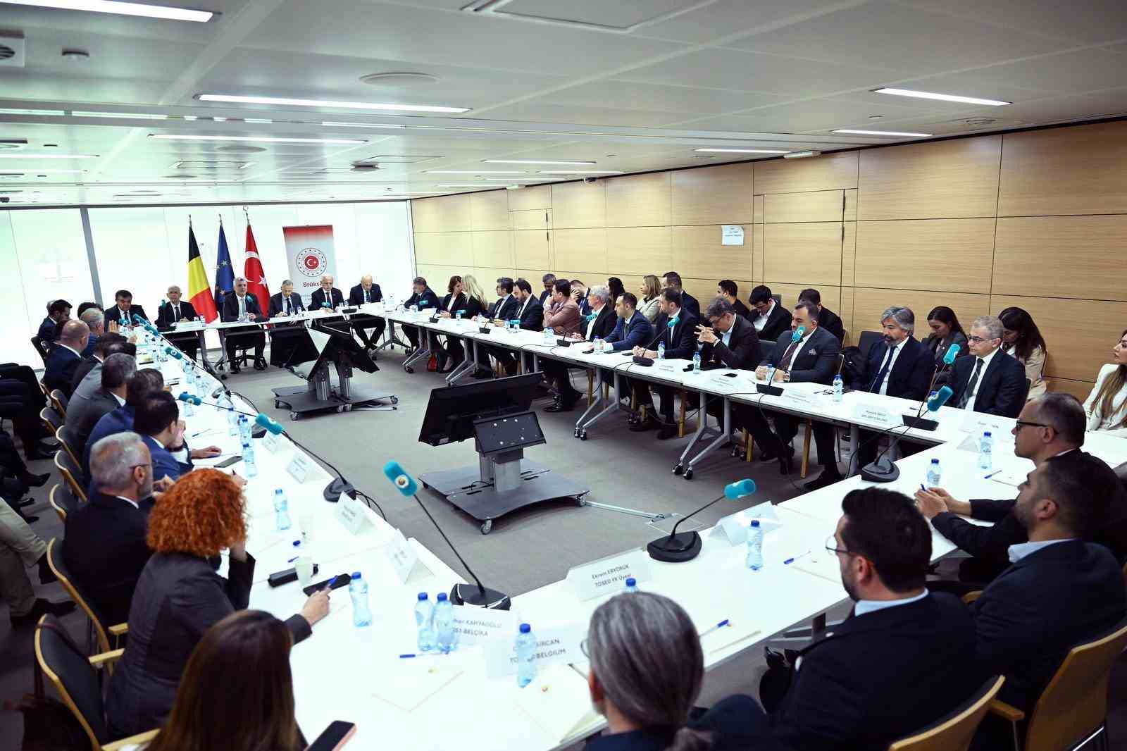 TİCARET BAKANI BOLAT, DTİK MENSUBU İŞ İNSANLARIYLA BİR ARAYA GELDİ