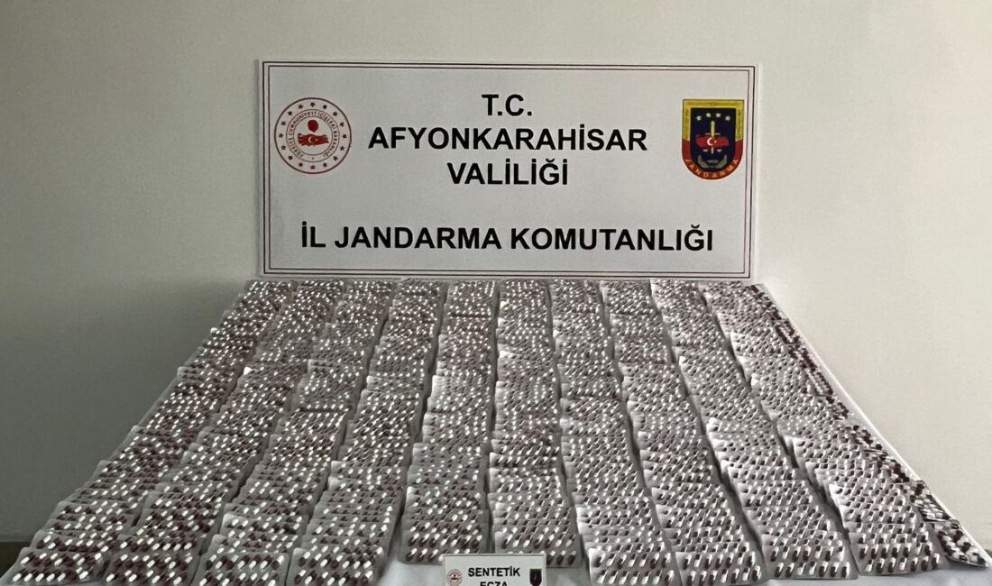 Afyonkarahisar’da jandarma ve emniyet ekipleri yaptıkları operasyonlarda çok sayıda uyuşturucu