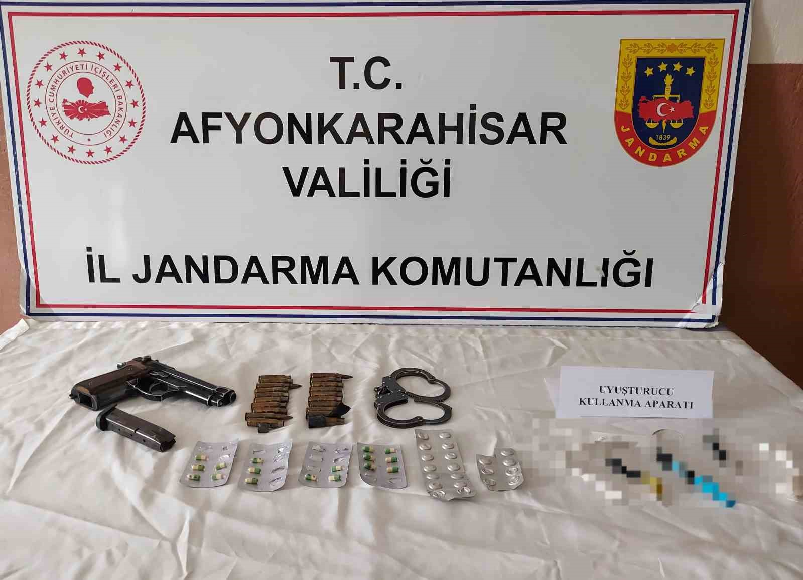 Afyonkarahisar’da uyuşturucu satışı yaptığı iddia edilen 2 şahıs jandarmanın düzenlediği