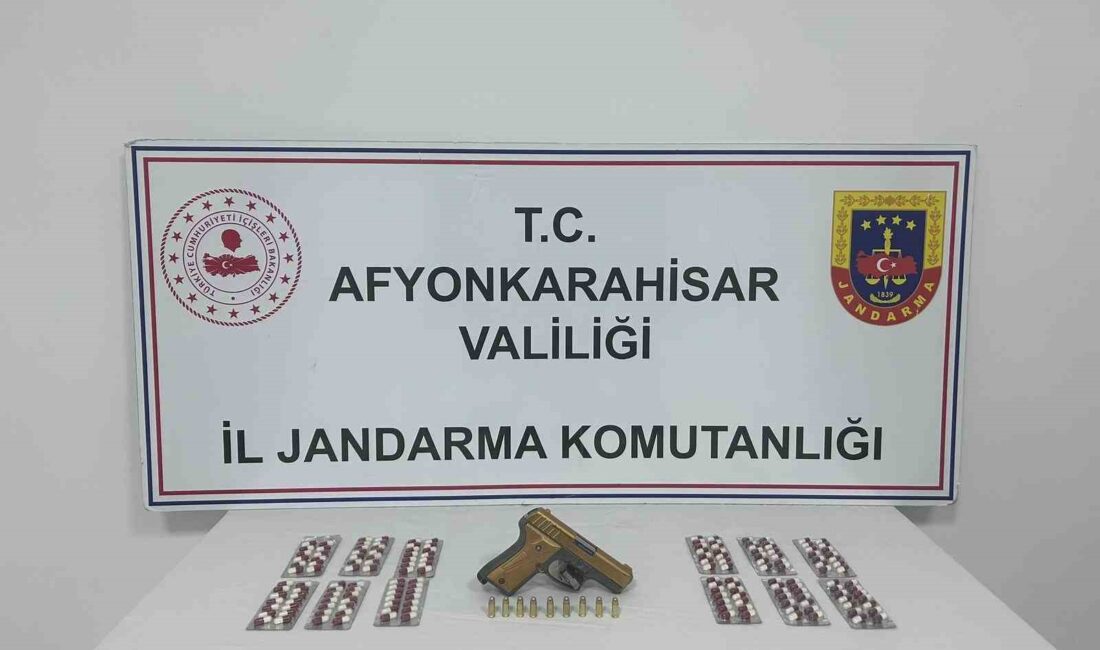 Uşak’tan aldıkları uyuşturucu hapları satmak için Afyonkarahisar’a getiren 6 kişi