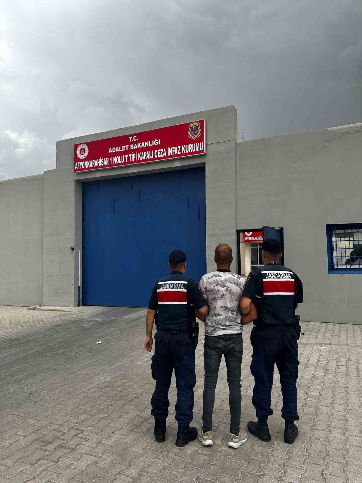 Afyonkarahisar’da uyuşturucu madde bulundurmak ve kullanmak suçundan 6 yıl 4
