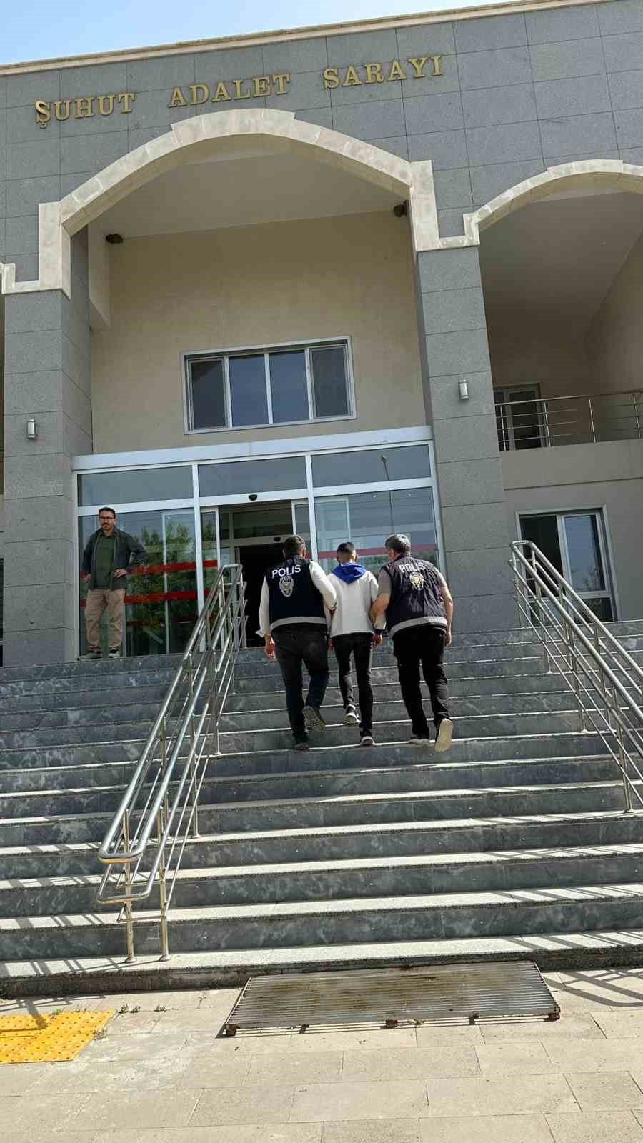 Afyonkarahisar’da uyuşturucu madde bulundurmak ve kullanmak suçundan 2 yıl 6