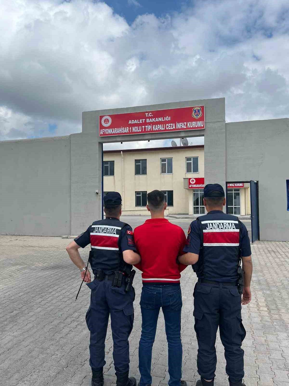 AFYONKARAHİSAR’DA UYUŞTURUCU SATMA SUÇUNDAN 6 YIL HAPİS CEZASI İLE ARANAN